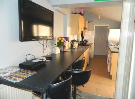 1 bedroom in a house share to rent - Photo 3