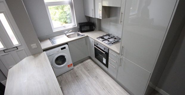 3 Bed - 7 Talbot Avenue, Burley, Leeds - LS4 2PG - Student - Photo 1