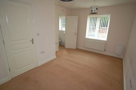 4 bedroom terraced house to rent - Photo 2