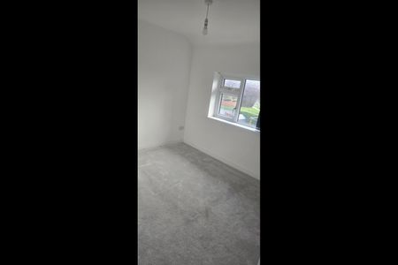 3 Bed Semi-Detached House, Easterly Road, LS8 - Photo 2