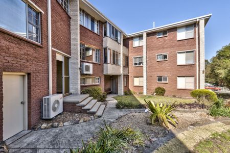 Conveniently Located 2-Bedroom Apartment in Jesmond - Photo 3