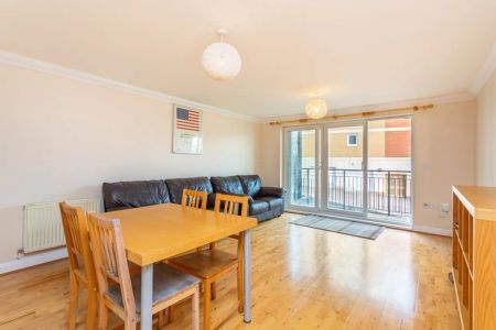 2 bedroom flat to rent - Photo 2