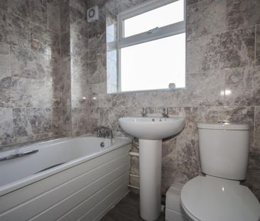 3 bedroom terraced house to rent - Photo 3