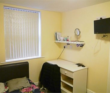 8 Bedroom Flat - Photo 2