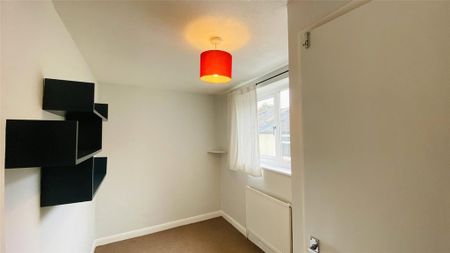 2 bedroom terraced house to rent - Photo 4