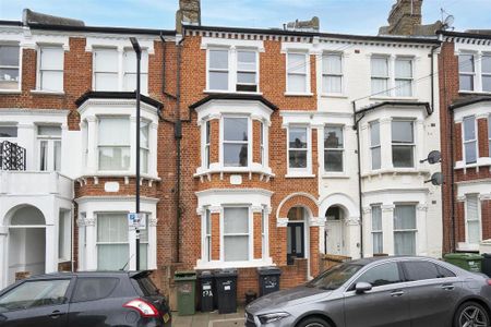 3 bedroom flat to rent - Photo 2