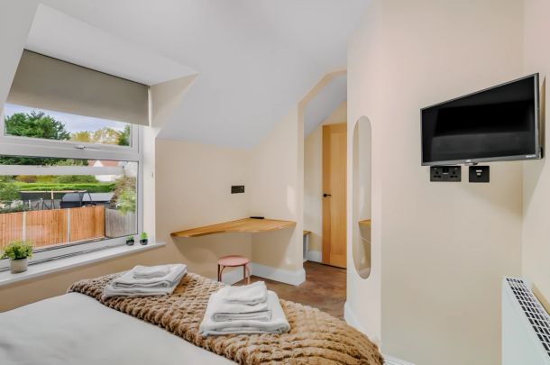 4 Bedrooms 2 Bathrooms - Photo 1