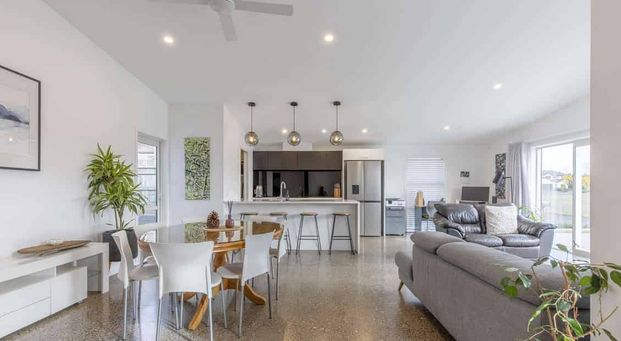 Stunning Motuoapa Living! - Photo 1