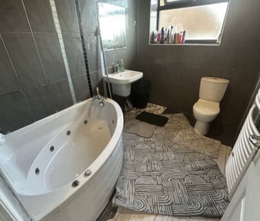 1 bedroom in a house share to rent - Photo 4