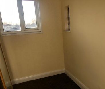 4 bedroom flat to rent - Photo 2
