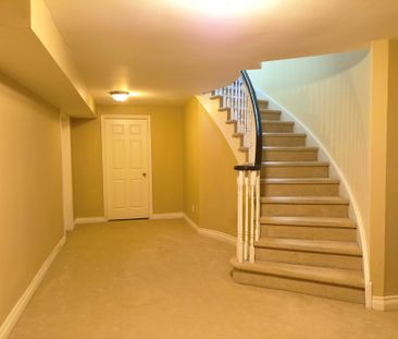For Lease - 20 Wilfred Court, Richmond Hill, Ontario - Photo 2