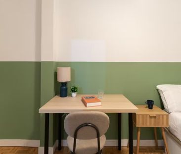 Avenida de la Ciudad de Barcelona, Madrid, Community of Madrid 28007 - Photo 5