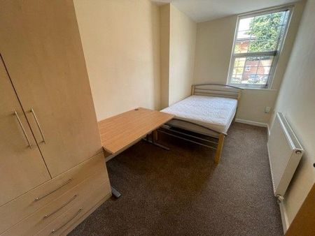 3 bedroom flat to rent - Photo 4