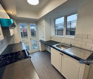 3 bedroom terraced house to rent - Photo 6