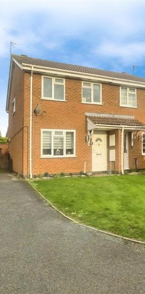 3 Bedroom House to Rent in Grace Court, Burton Latimer, Kettering, Northamptonshire, NN15 - Photo 1
