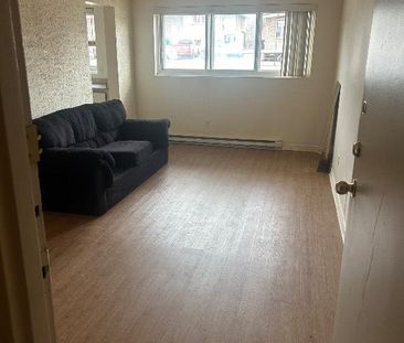 Laval 4 1/2 - Photo 1