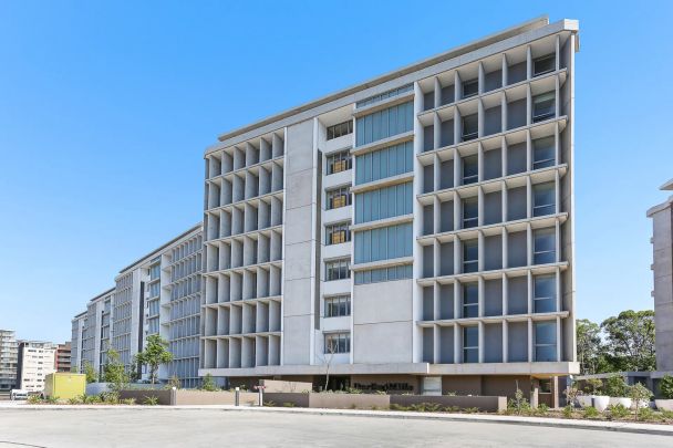 Architecturally-designed luxury apartment with a peaceful, leafy outlook | 1 Bedroom with Study - Photo 1