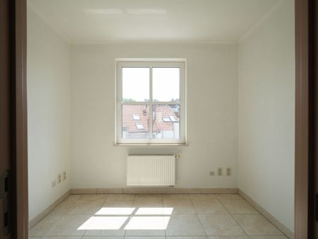Appartement met 3 slaapkamers, aangenaam terras en autostaanplaats met prachtig en open zicht over de Leie. - Photo 5