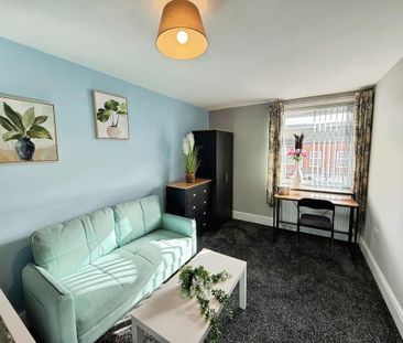 1 bedroom in a house share to rent - Photo 1