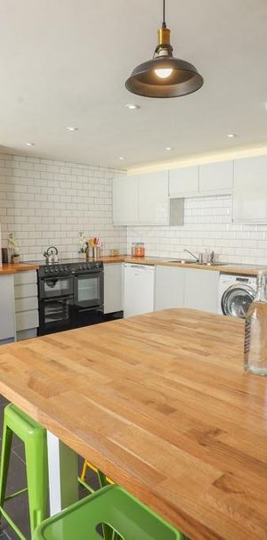 9 bedroom house to rent - Photo 1