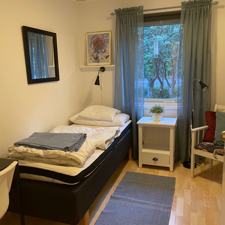 Åkeredsvägen, Västra Frölunda - Photo 1