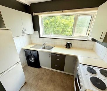 2 bedroom Flat To Let - Photo 5