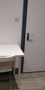 A Stunning Double Room available in Eltham Palace Road - Photo 4