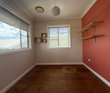 Neat Four Bedroom Home - Photo 4