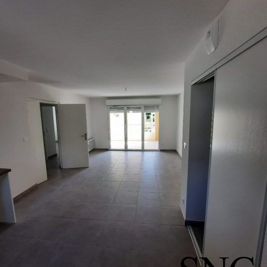 T3 AVEC LOGGIA ET PARKING - Photo 1