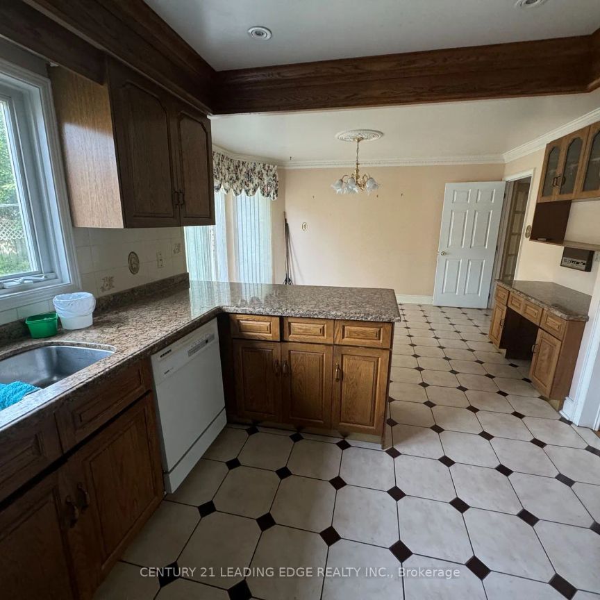 Condo Townhouse For Lease | E9116313 - Photo 1