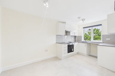 2 bedroom Maisonette in Frimley High Street, Camberley - Photo 3