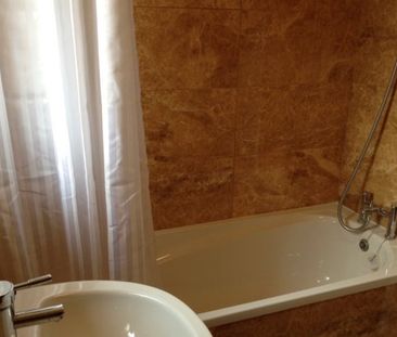 Room in a Shared Flat, London, E16 - Photo 2