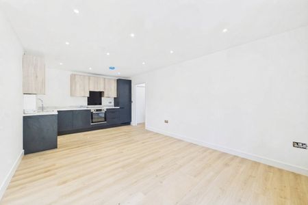 1 bedroom Flat in Vicarage Road, Camberley - Photo 3