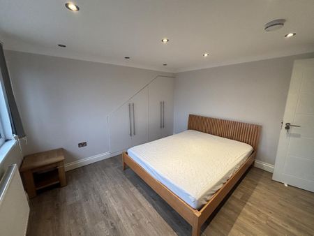 4 bedroom maisonette to rent - Photo 4