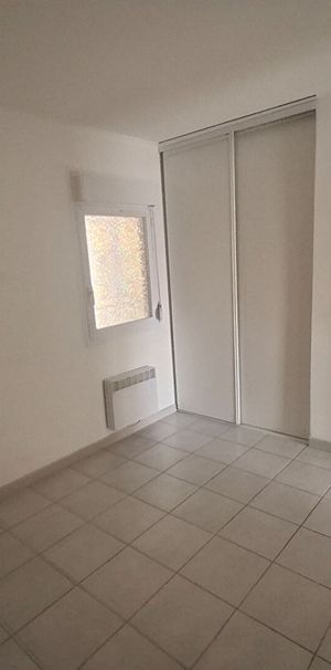 A LOUER T2BIS VUE MER AVEC TERRASSE PORT LA NOUVELLE - Photo 1