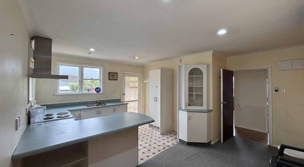 3 Bedroom in Sought After Chapman Crescent - Photo 1