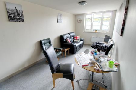 1 bedroom flat to rent - Photo 2