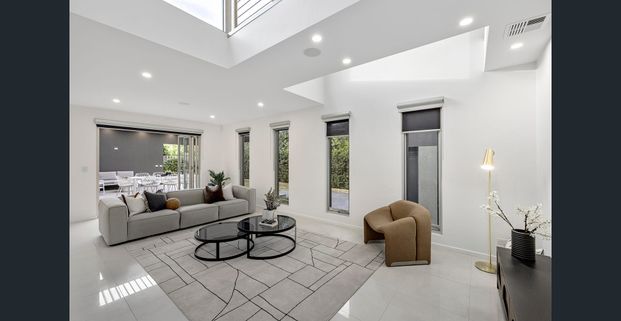 Luxury and Elegance! - Photo 1