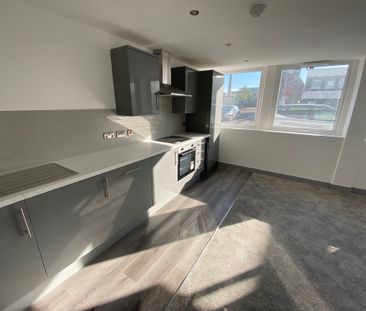 Green Lane, Leeds, Yeadon - Photo 2