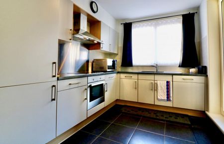 Centraal gelegen en recent appartement met 1 slpk en terras voor 725 EUR/mnd - Photo 3