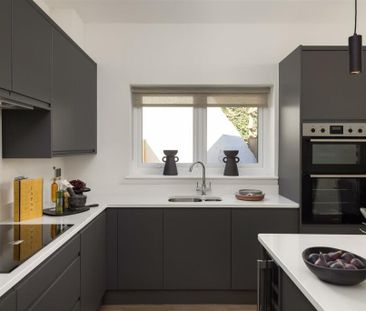 5 bedroom semi-detached house to rent - Photo 4