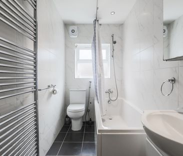 2 Bed Maisonette, Caledon Road, E6 - Photo 4