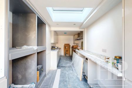 Ditchling Hill, Crawley, RH11 - Photo 3