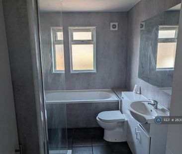 3 bedroom terraced house to rent - Photo 4