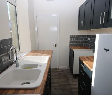 2 bedroom terraced house to rent - Photo 4