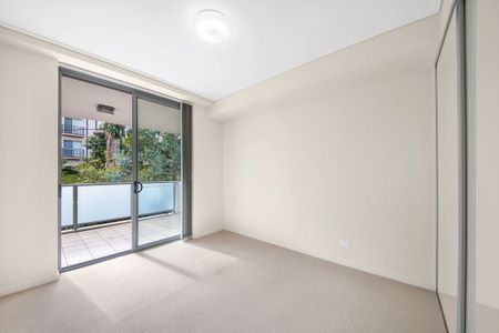 Spacious & Stylish Apartment In Convenient Location - Photo 4