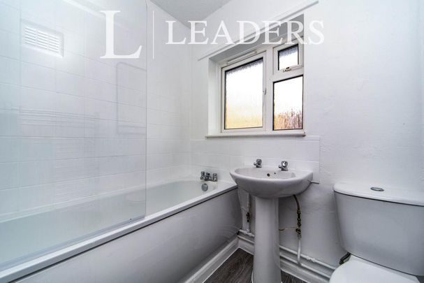 3 bedroom semi-detached house to rent - Photo 1