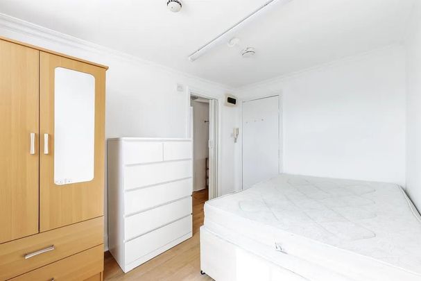 1 Bed Flat, Very Near West Cromwell Road Area, SW5 - Photo 1