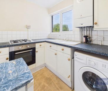 1 bedroom Flat To Let - Photo 2