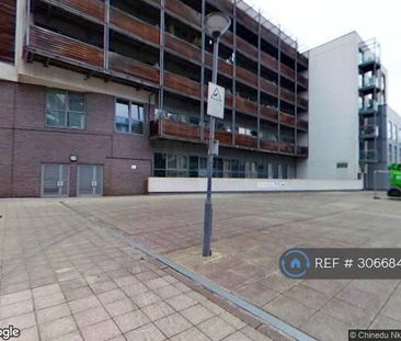 1 bedroom in a flat share to rent - Photo 1